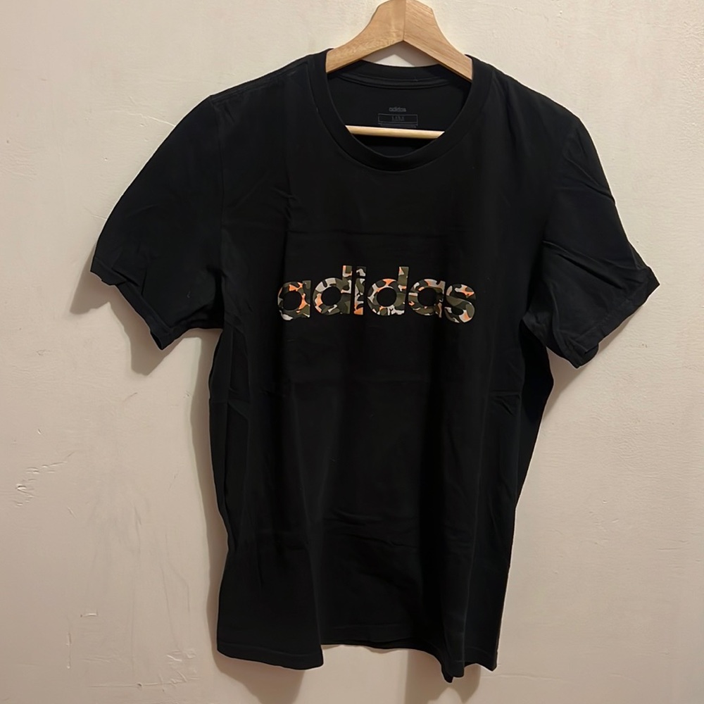 Selling a Adidas medium shirt